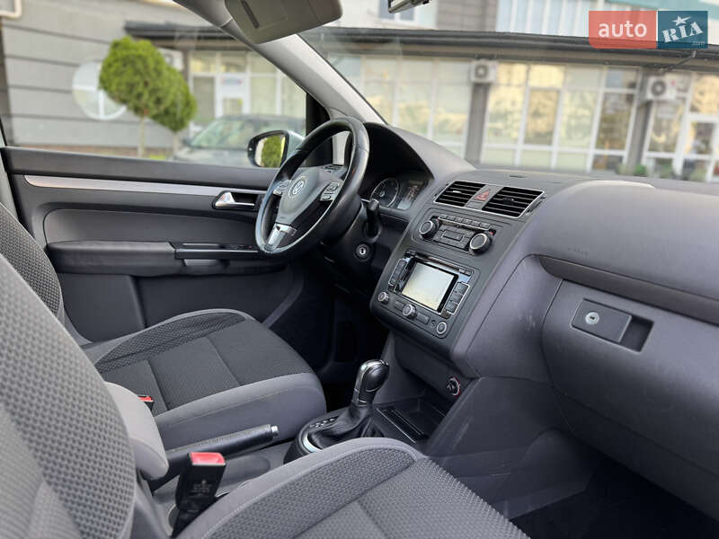 Мінівен Volkswagen Touran 2010 в Івано-Франківську
