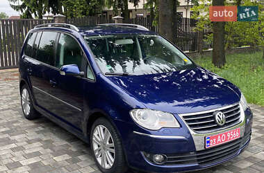 Минивэн Volkswagen Touran 2010 в 