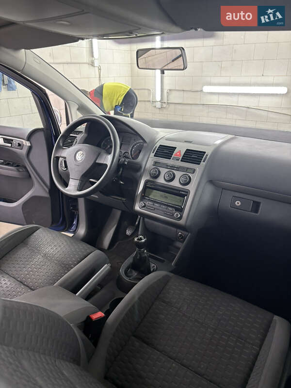 Минивэн Volkswagen Touran 2008 в 
