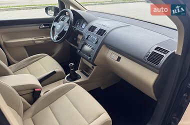 Мінівен Volkswagen Touran 2011 в 