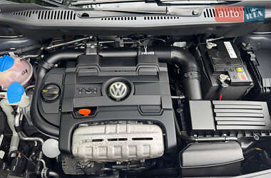 Мінівен Volkswagen Touran 2011 в 