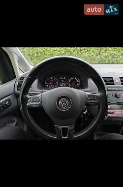 Мінівен Volkswagen Touran 2013 в 