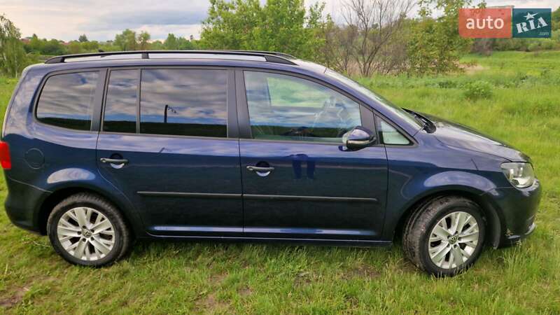 Минивэн Volkswagen Touran 2011 в Калиновке