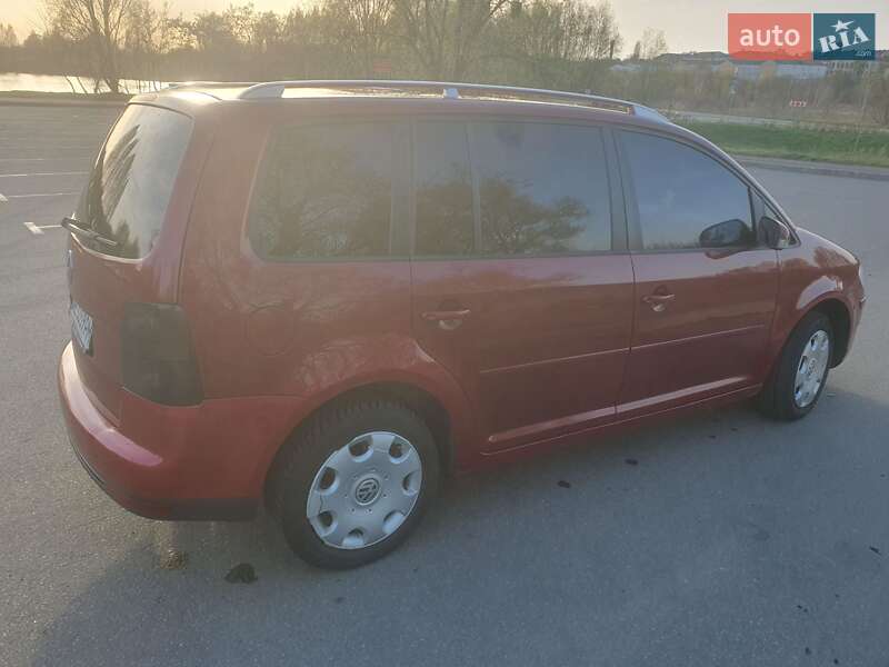 Мінівен Volkswagen Touran 2007 в Бучі