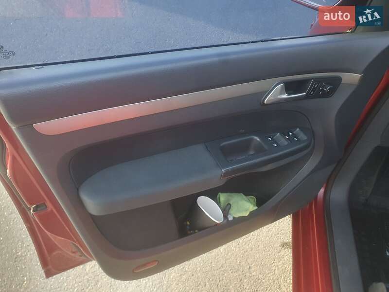Мінівен Volkswagen Touran 2007 в Бучі