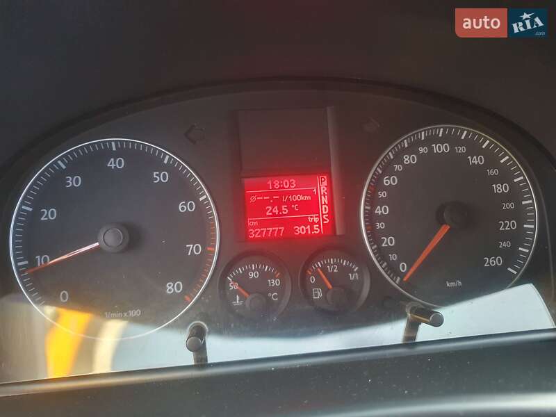 Мінівен Volkswagen Touran 2007 в Бучі