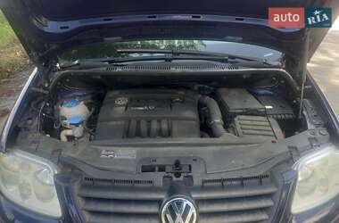 Минивэн Volkswagen Touran 2003 в 