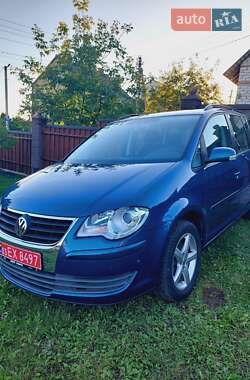 Минивэн Volkswagen Touran 2008 в Ровно