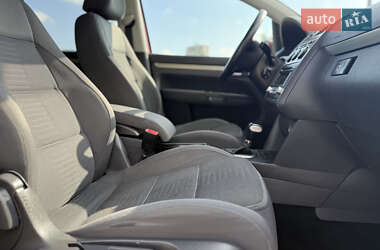 Минивэн Volkswagen Touran 2007 в 