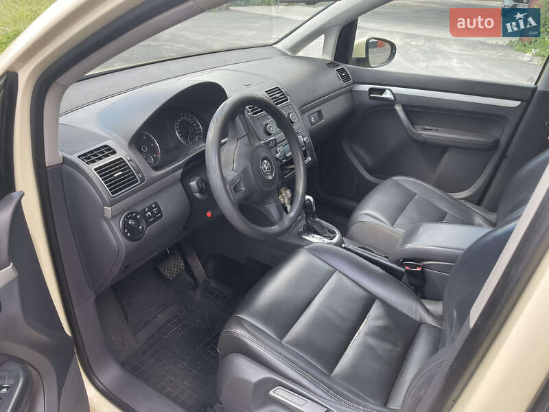 Минивэн Volkswagen Touran 2013 в Чернигове