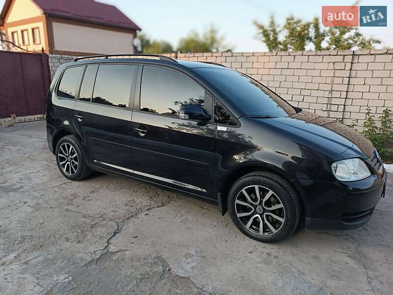 Минивэн Volkswagen Touran 2006 в Днепре