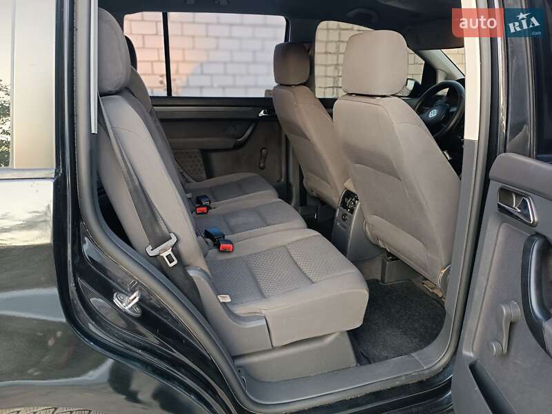 Минивэн Volkswagen Touran 2006 в Днепре