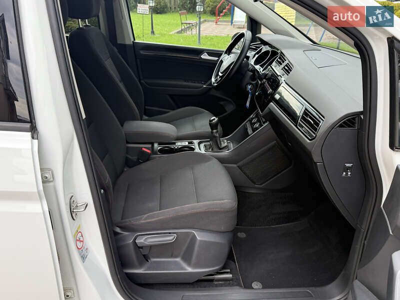 Мікровен Volkswagen Touran 2017 в Стрию