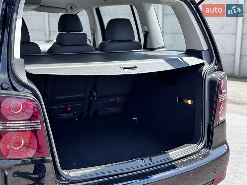 Минивэн Volkswagen Touran 2008 в Виннице