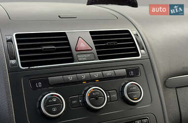 Минивэн Volkswagen Touran 2015 в 