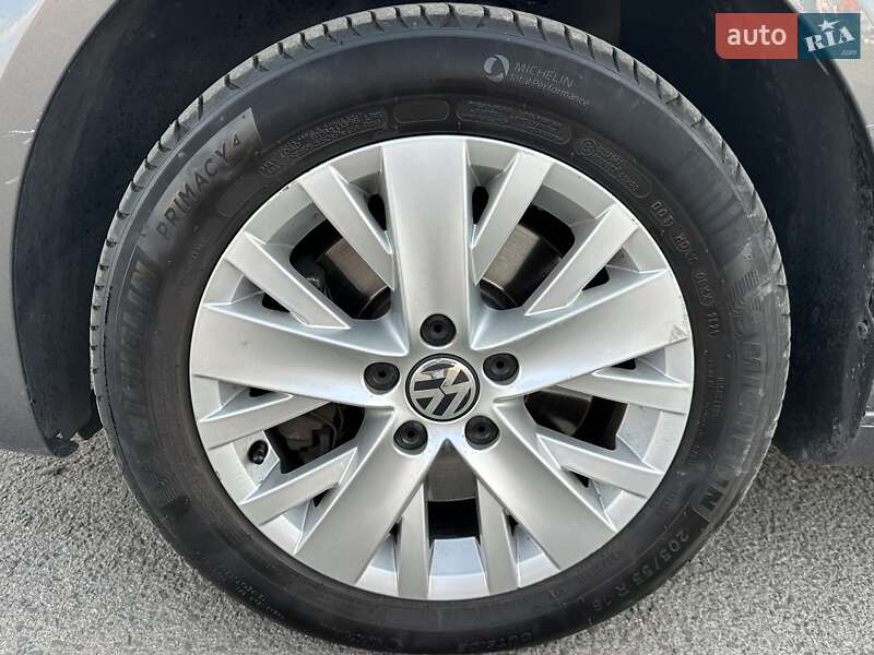 Мінівен Volkswagen Touran 2014 в Луцьку