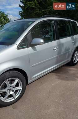 Минивэн Volkswagen Touran 2006 в 
