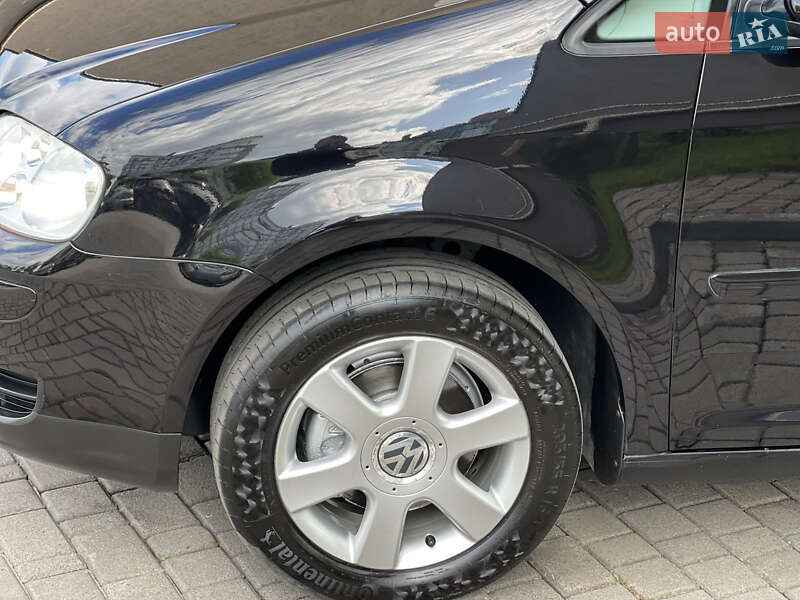 Мінівен Volkswagen Touran 2006 в Івано-Франківську