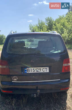 Минивэн Volkswagen Touran 2003 в 