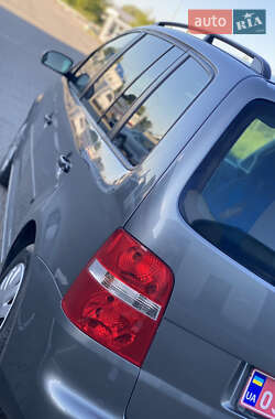 Минивэн Volkswagen Touran 2006 в 