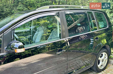 Минивэн Volkswagen Touran 2004 в 
