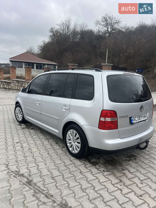 Минивэн Volkswagen Touran 2004 в Камне-Каширском