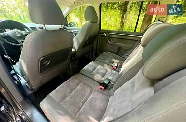 Мінівен Volkswagen Touran 2012 в 