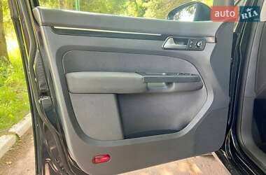 Мінівен Volkswagen Touran 2012 в 