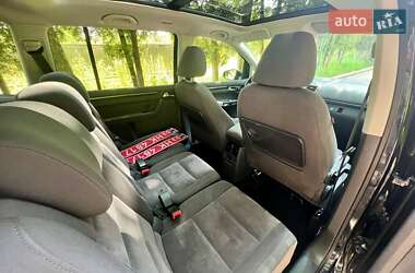 Мінівен Volkswagen Touran 2012 в 