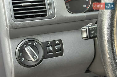 Минивэн Volkswagen Touran 2005 в 