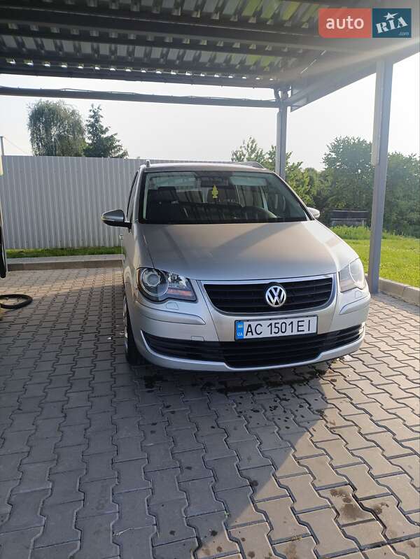 Минивэн Volkswagen Touran 2010 в 