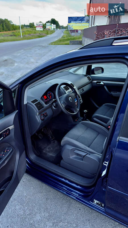 Минивэн Volkswagen Touran 2008 в Шепетовке