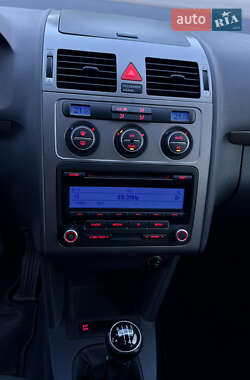 Минивэн Volkswagen Touran 2008 в 
