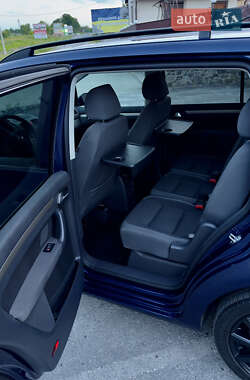Минивэн Volkswagen Touran 2008 в 
