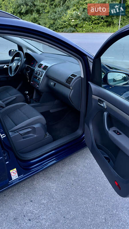 Минивэн Volkswagen Touran 2008 в Шепетовке