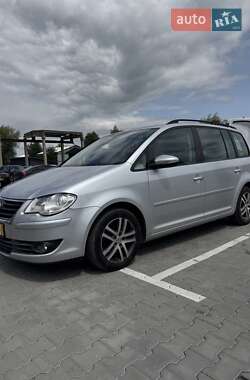 Мінівен Volkswagen Touran 2010 в Києві