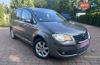 Минивэн Volkswagen Touran 2009 в Жовкве
