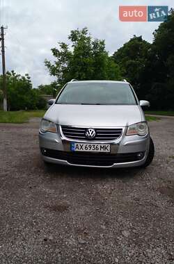 Минивэн Volkswagen Touran 2007 в Валках
