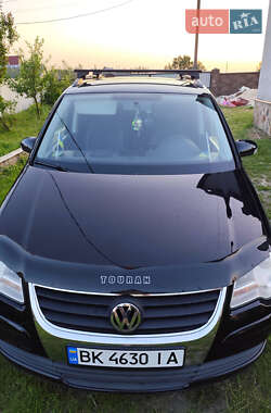 Мінівен Volkswagen Touran 2008 в Сарнах