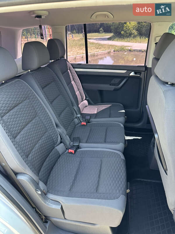Мінівен Volkswagen Touran 2010 в Ковелі
