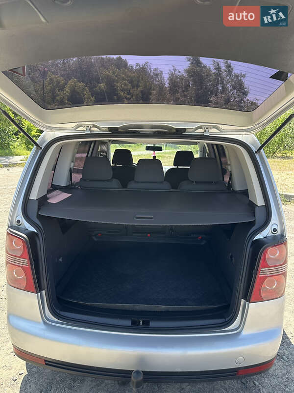Мінівен Volkswagen Touran 2010 в Ковелі