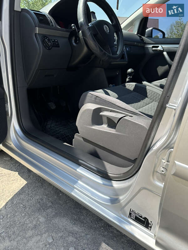 Мінівен Volkswagen Touran 2010 в Ковелі
