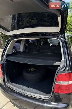 Минивэн Volkswagen Touran 2003 в 