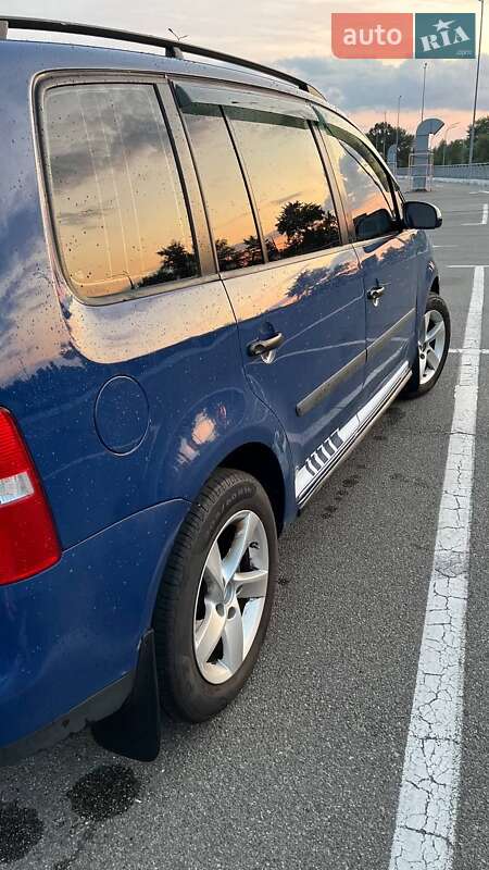 Мінівен Volkswagen Touran 2004 в Києві