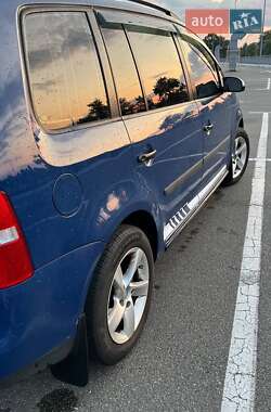 Минивэн Volkswagen Touran 2004 в 