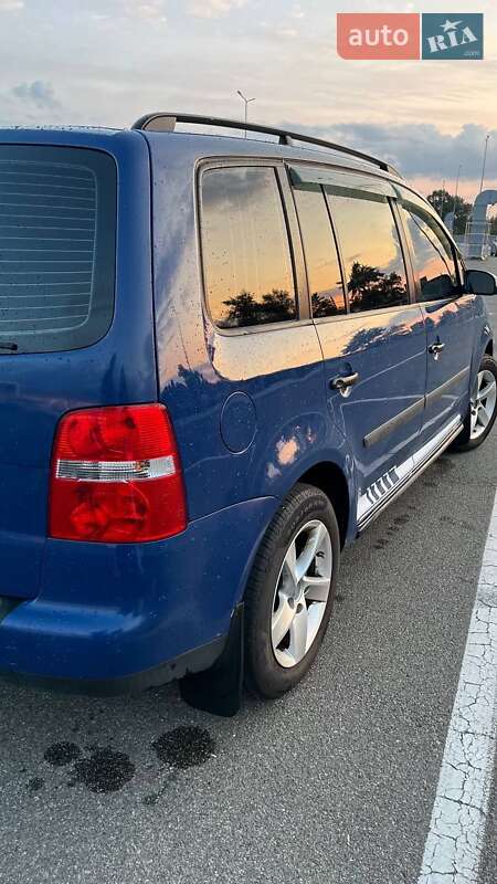Мінівен Volkswagen Touran 2004 в Києві