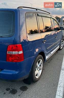 Минивэн Volkswagen Touran 2004 в 