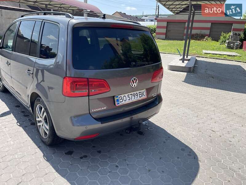 Минивэн Volkswagen Touran 2011 в Кременце