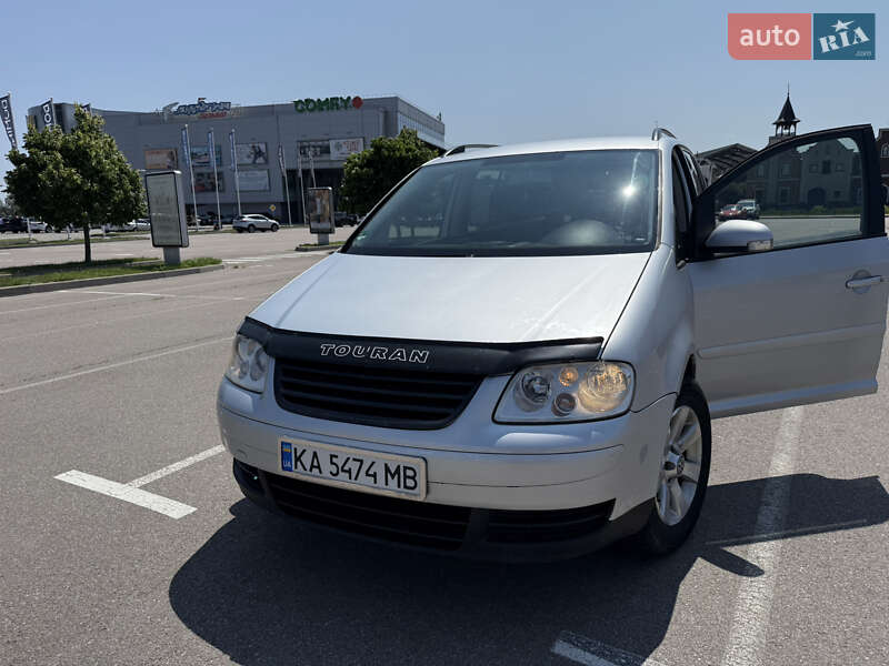 Минивэн Volkswagen Touran 2004 в 