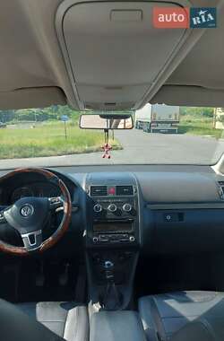 Минивэн Volkswagen Touran 2014 в 